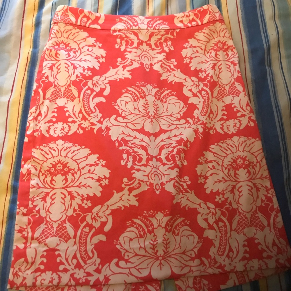 Prettiest pencil skirt.Too big me despite its size